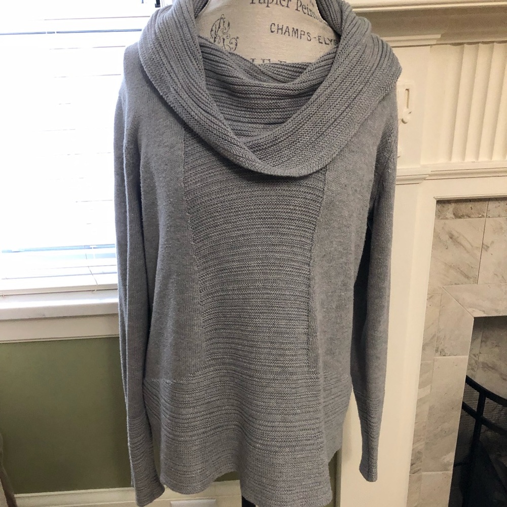 Calvin Klein Scoop Neck Gray Sweater (Size M)